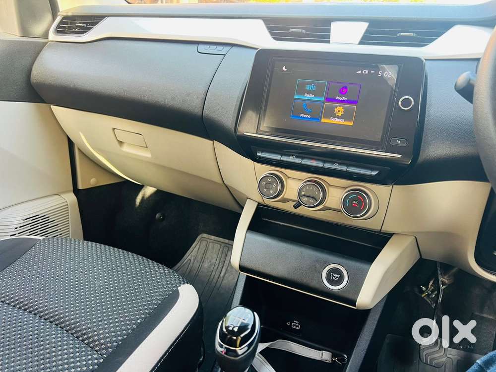 Renault Triber Rxz, 2021, Petrol