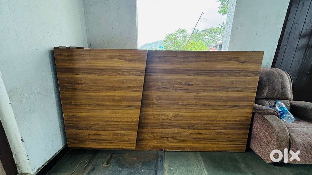 HOTEL FRONT DESK RECEPTION COUNTER