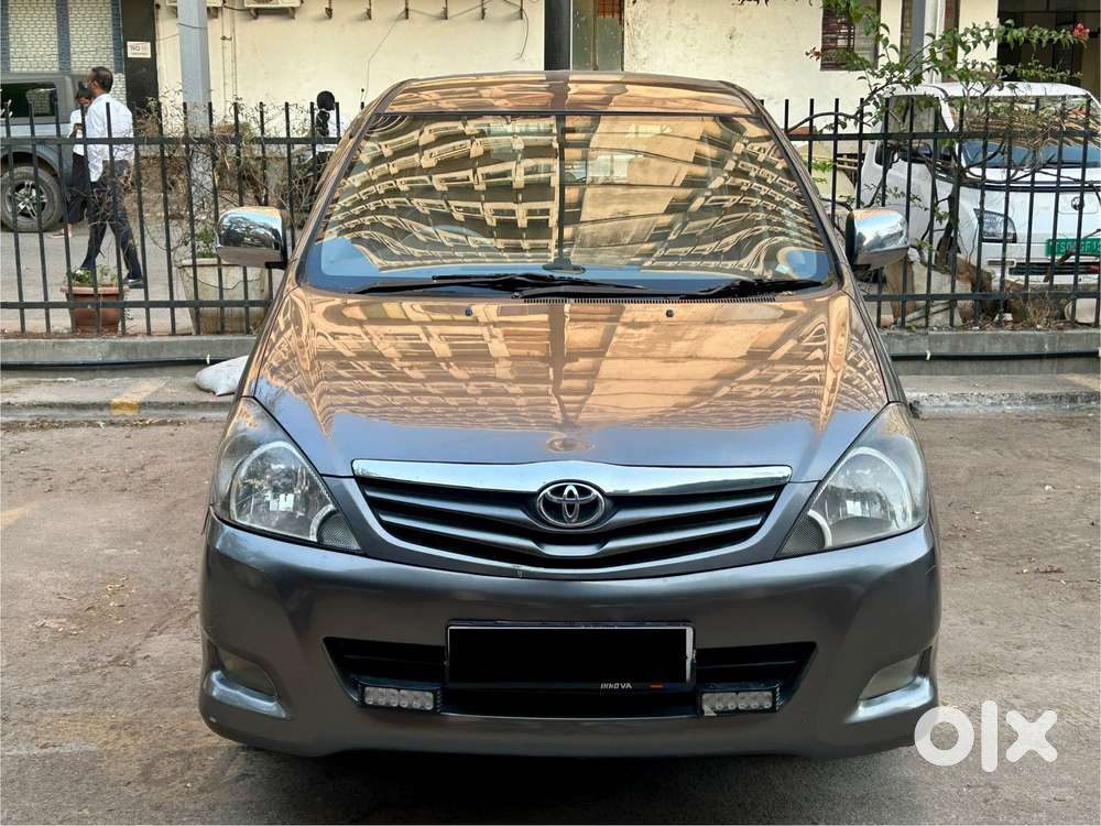 Toyota Innova 2.5 G (diesel) 8 Seater Bs Iv, 2011, Diesel