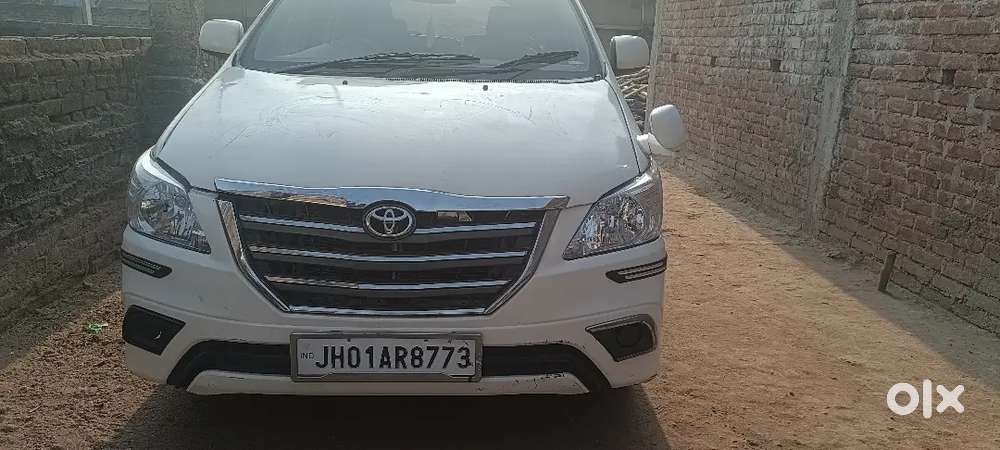 Toyota Innova Hycross 2012