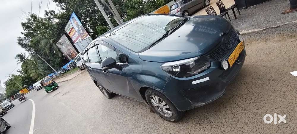Mahindra Marazzo M2 8 Seater