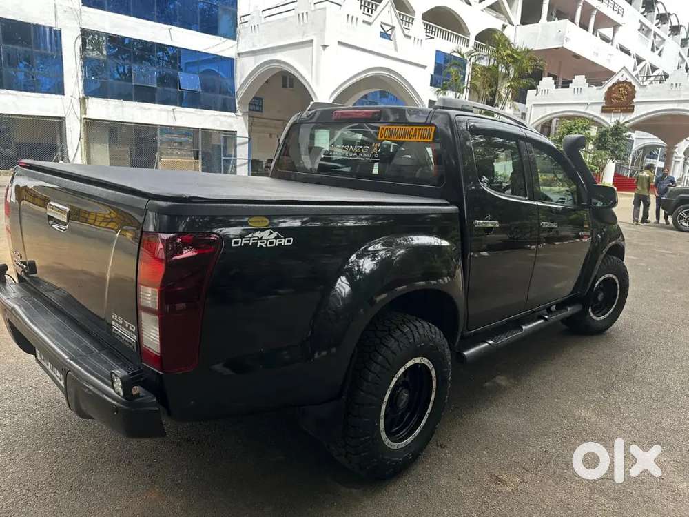 Isuzu V-cross Prestige 2017