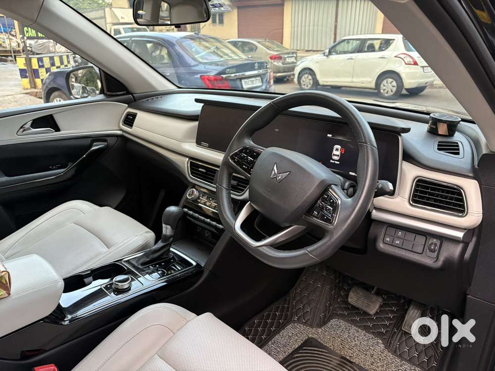 Mahindra Xuv700 Ax7l 6 Str At, 2024, Diesel