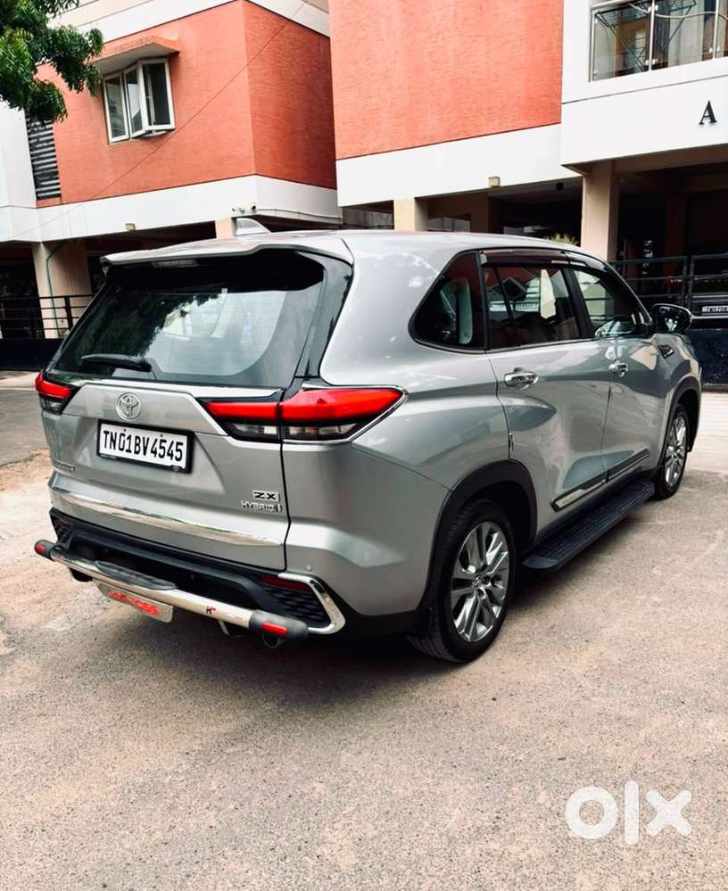 Toyota Innova Hycross Petrol 2024