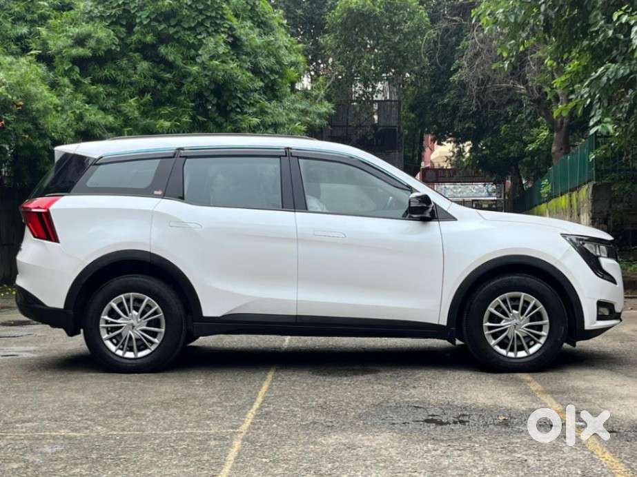 Mahindra Xuv700 2.0 Mx Petrol Mt 5 Str, 2024, Petrol