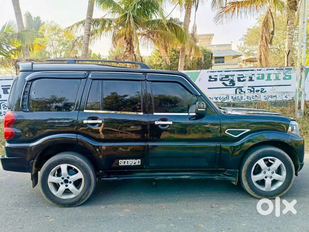 Mahindra Scorpio S11