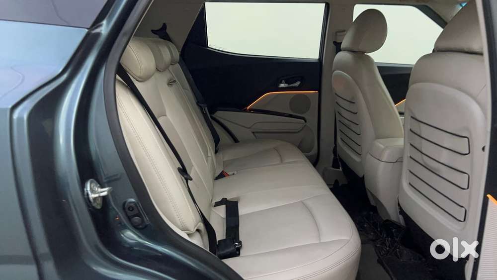 Mahindra Xuv300 1.2 W8 (o) Amt Petrol, 2022, Petrol