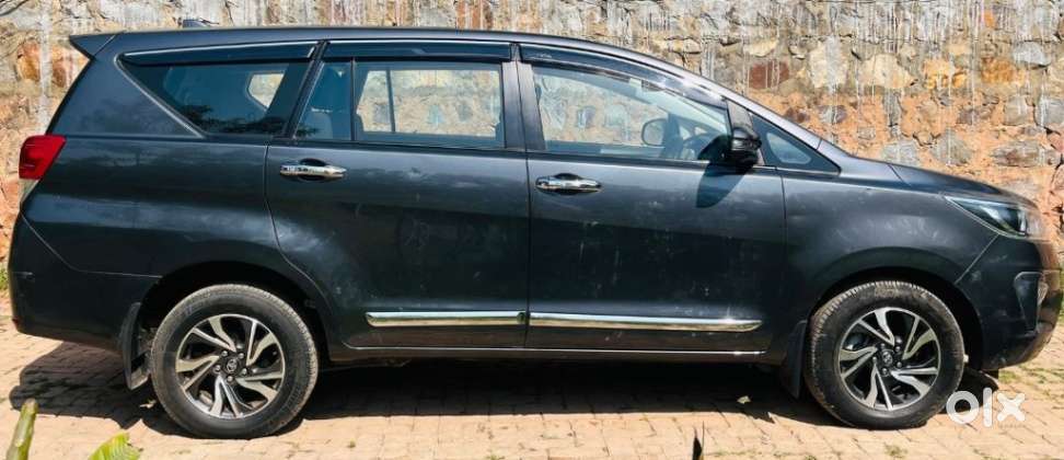 Toyota Innova Crysta 2.4 Gx Limited Edition At 7 Str, 2022, Diesel