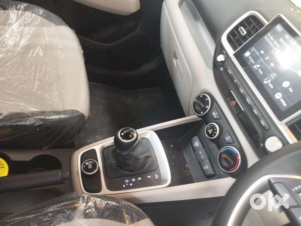 Venue 21k Km 2 Year Old First Owner Loan Cleared