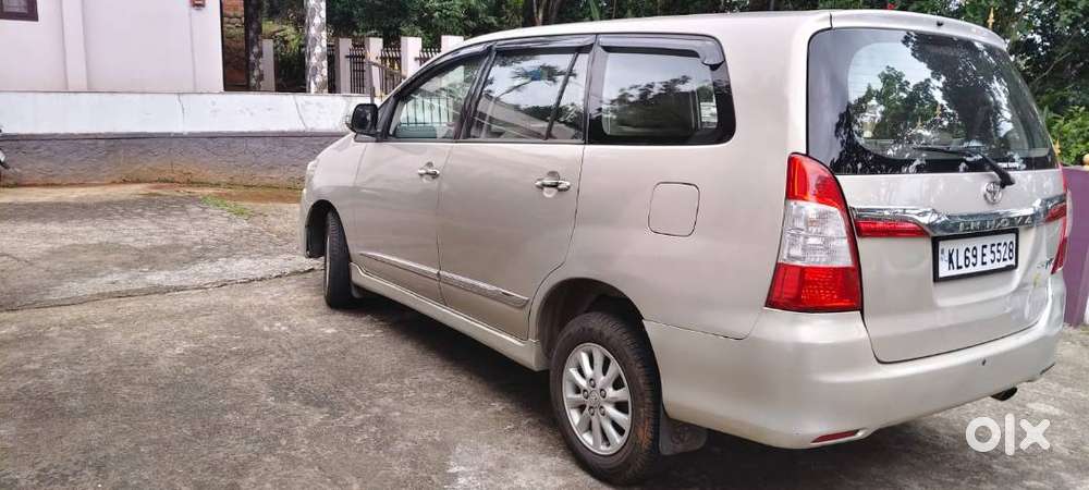 Toyota Innova 2.5 V  8 Seater  2014 Model  Well Maintained