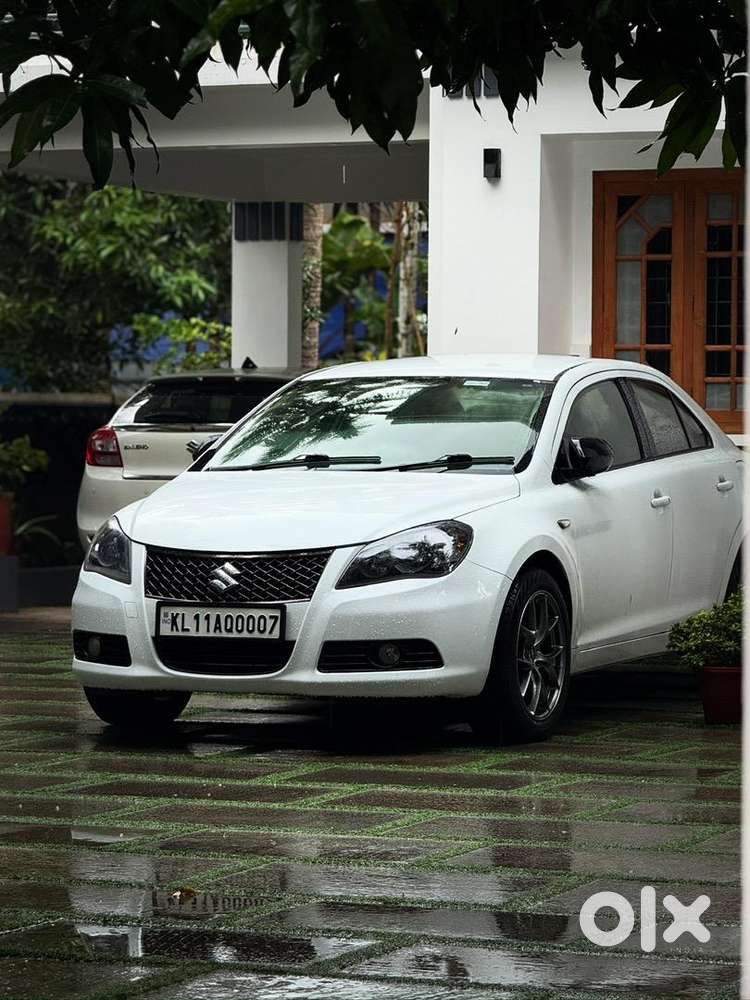 Maruti Suzuki Kizashi 2013 Petrol Well Maintained