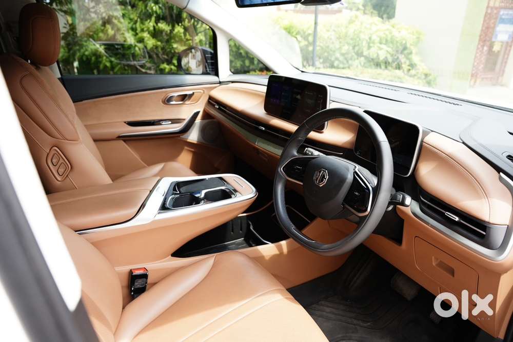 Mg M9 Electric Limo 2025