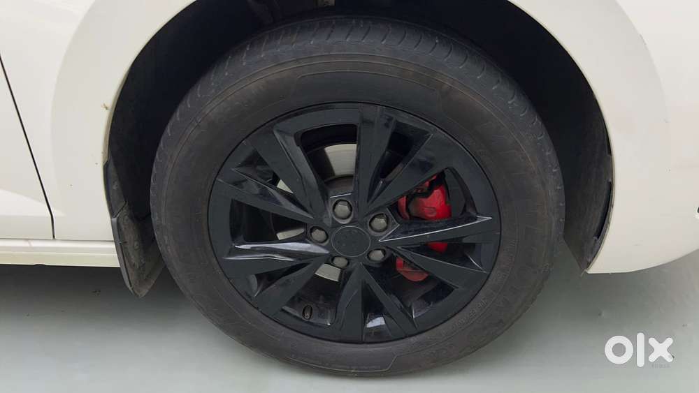 Skoda Slavia Style 1.0l Tsi At, 2023, Petrol
