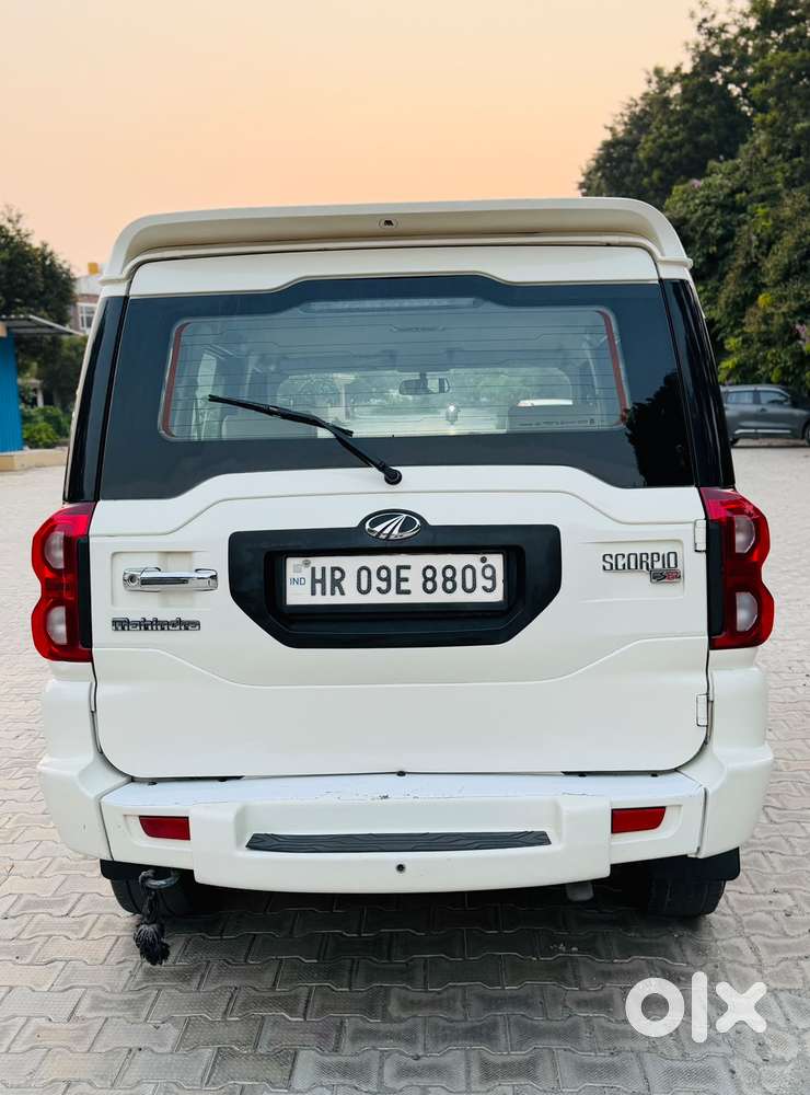 Mahindra Scorpio, 2016