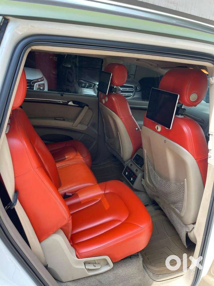 Premium Luxury Suv Available In A Stunning Forest Green Colour.