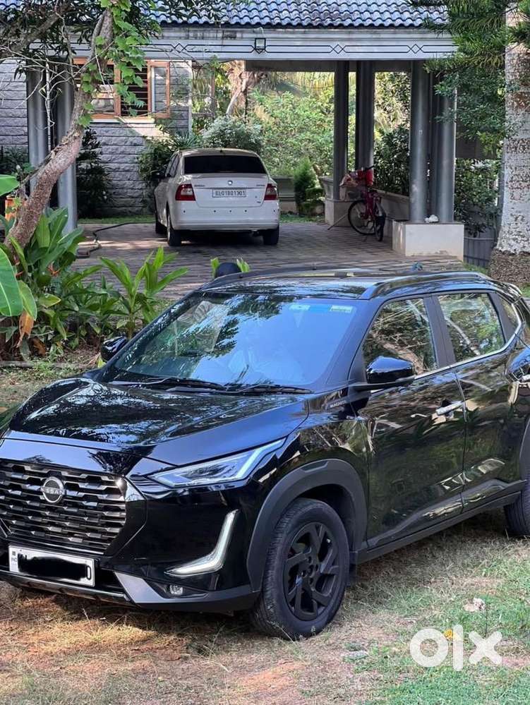 0070 Nissan Magnite 20k Km Only. Top Model. Kuro Full Black Car