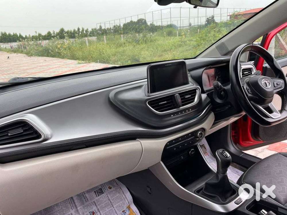 Tata Altroz, 2022, Petrol