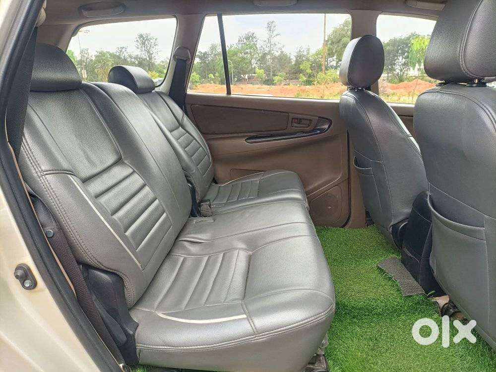 Toyota Innova 2.5 Gx 8 Seater Limited Edition, 2015, Diesel