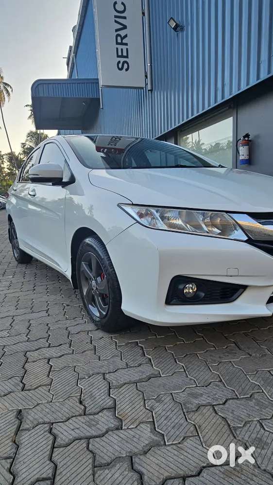 Step Into A Well-maintained City From Honda.for Sale: 2015 Honda City