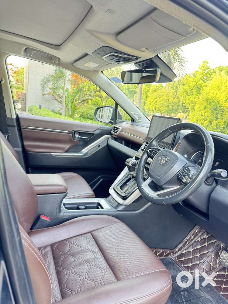 Toyota Innova Hycross 2.0 Zx (o) Hybrid 7 Str, 2024, Petrol