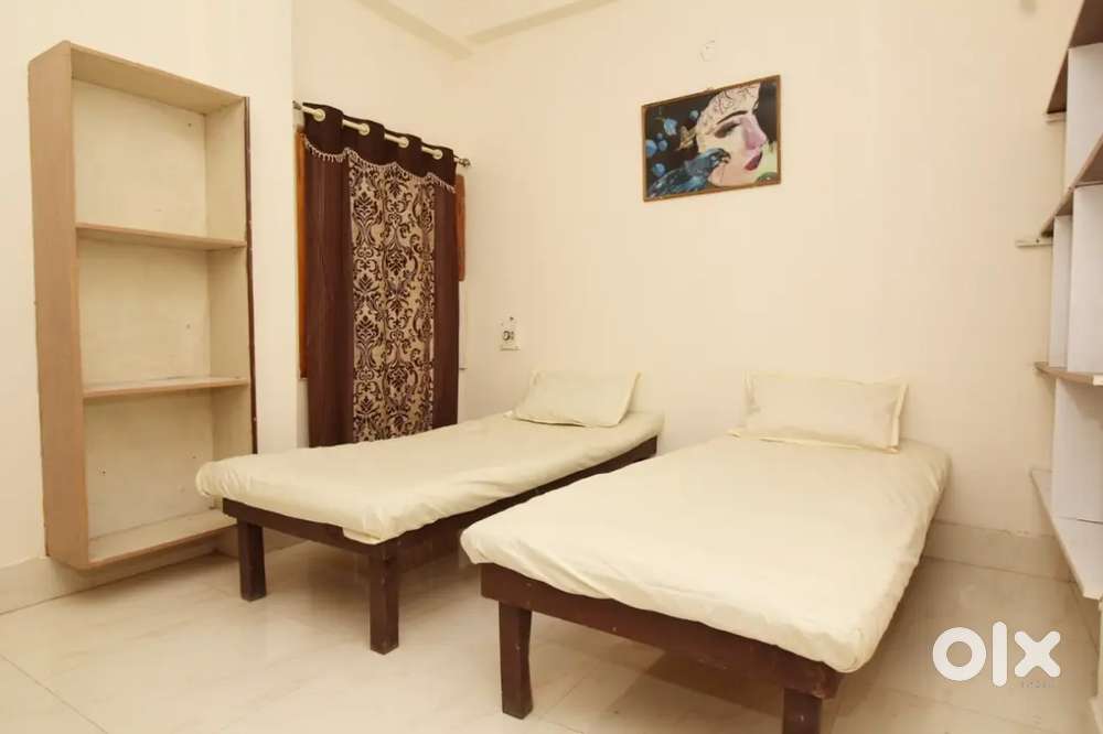 Fully furnished flat for BACHELORS or PAYING GUEST For Rent Houses