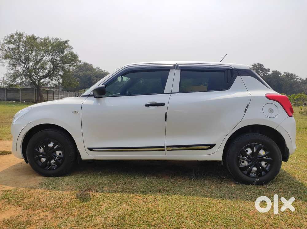 Maruti Suzuki Swift Vxi + Manual, 2023, Petrol