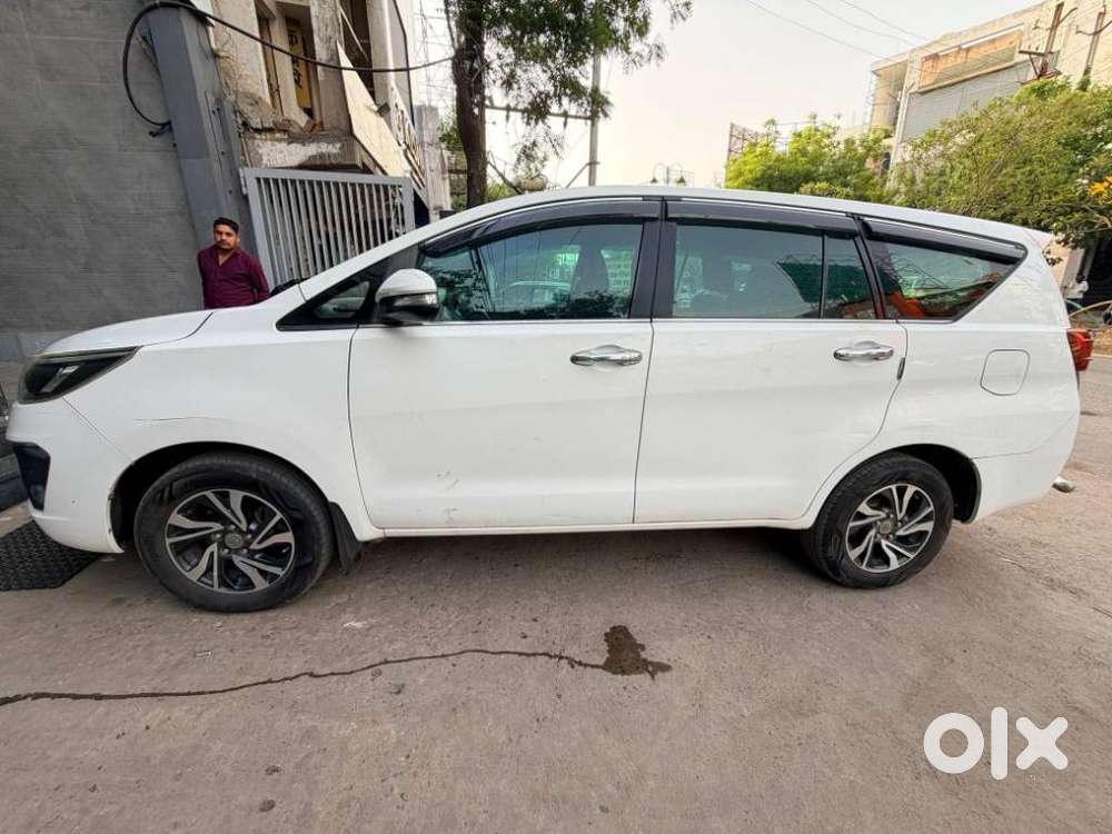Toyota Innova Crysta 2.4 V, 2017, Diesel