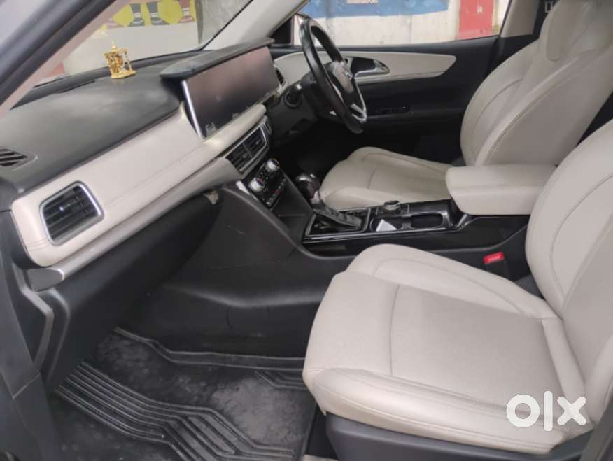 Mahindra Xuv700 2.2 Ax 7 Diesel At Str, 2021, Diesel