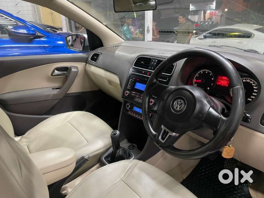 Volkswagen Vento 2010-2013 Petrol Highline, 2011, Petrol