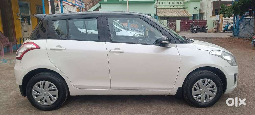 Maruti Suzuki Swift Vxi + Manual, 2017, Petrol