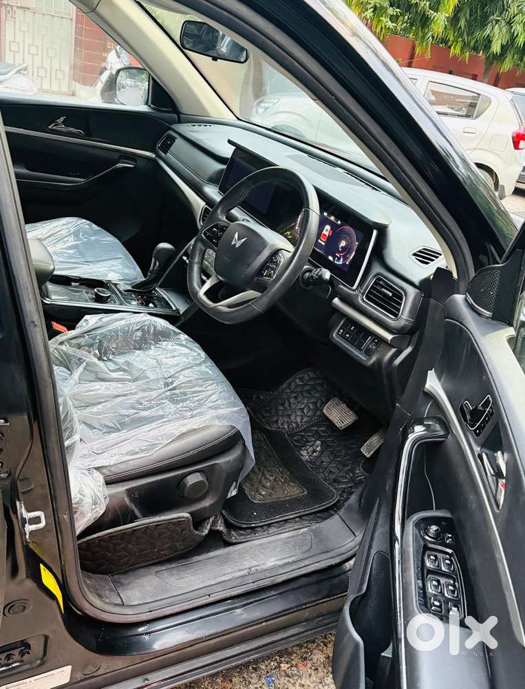 Mahindra Xuv700 2.2 Ax 7 Diesel At Luxury Pack Str, 2025, Diesel