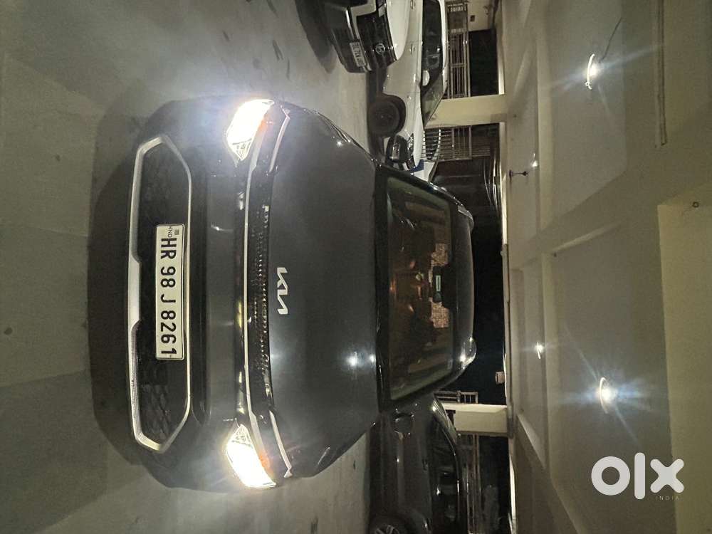 Kia Carens 2023 Petrol Well Maintained