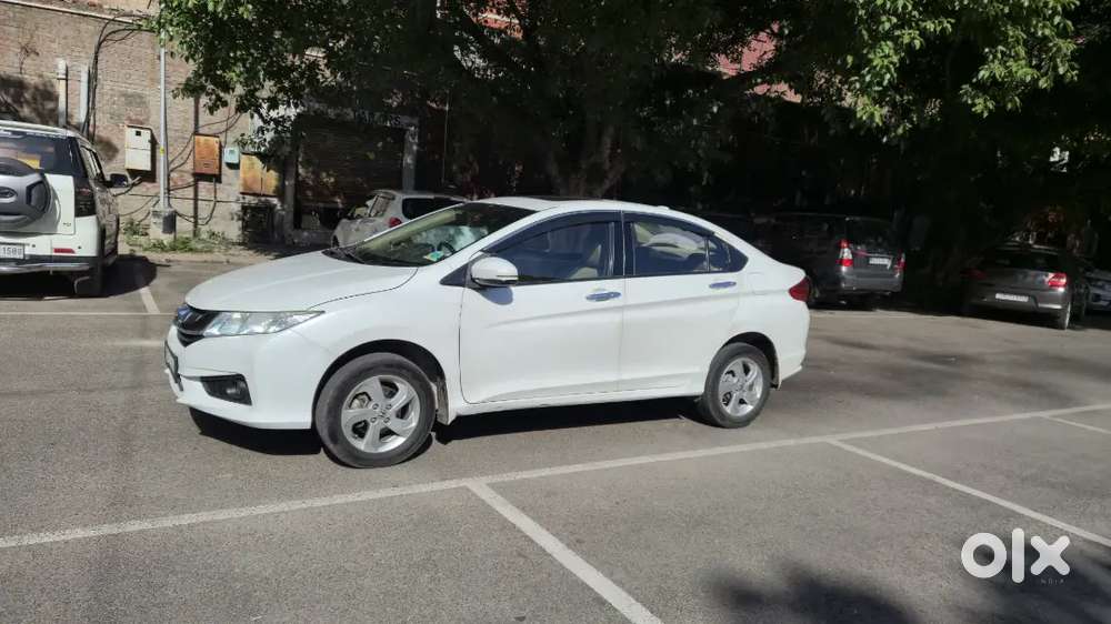 Honda City 2016 Petrol Well Maintained, Sunroof, Alloy, Navigation