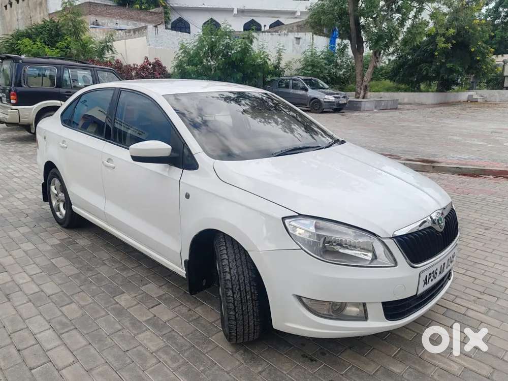 Skoda Rapid Elegance 2012
