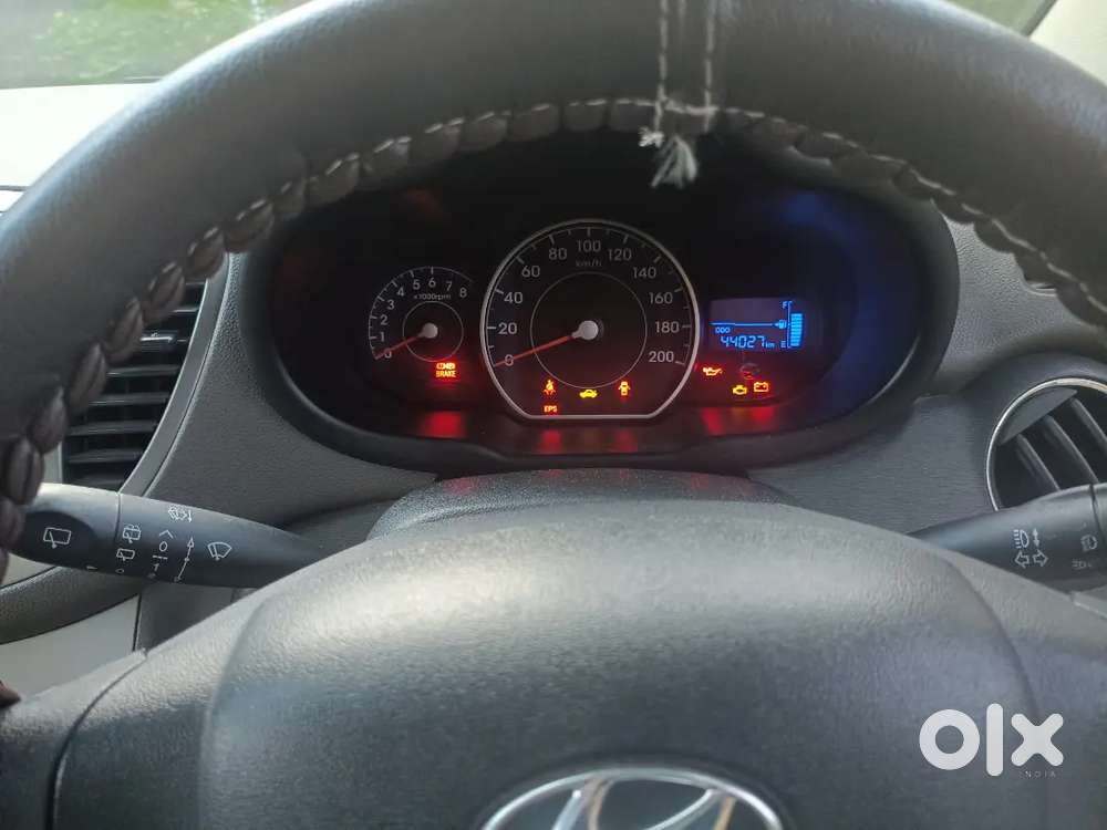 Hyundai I10
Sportz: Petrol Manual (2011)-only 44,000 Km