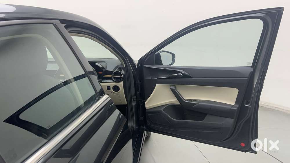 Skoda Slavia Style 1.0l Tsi Mt, 2023, Petrol