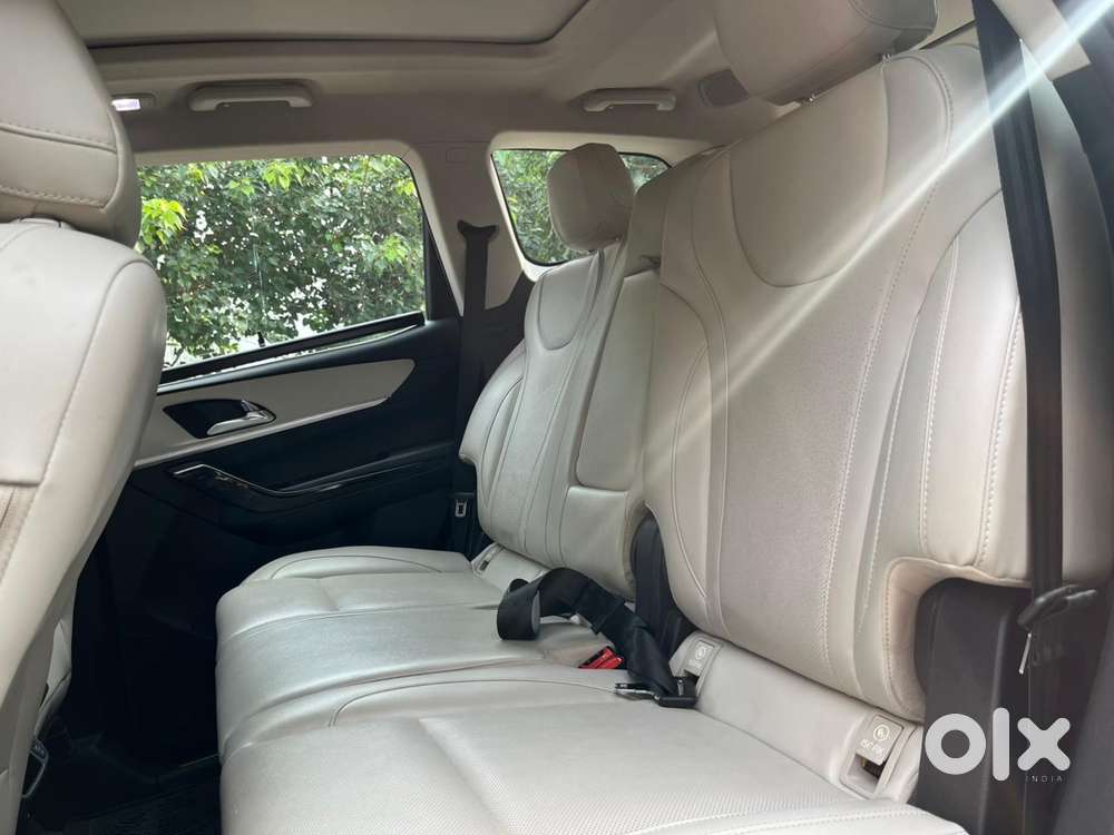 Mahindra Xuv700 2.0 Ax 7 Petrol At Luxury Pack Str, 2021, Petrol