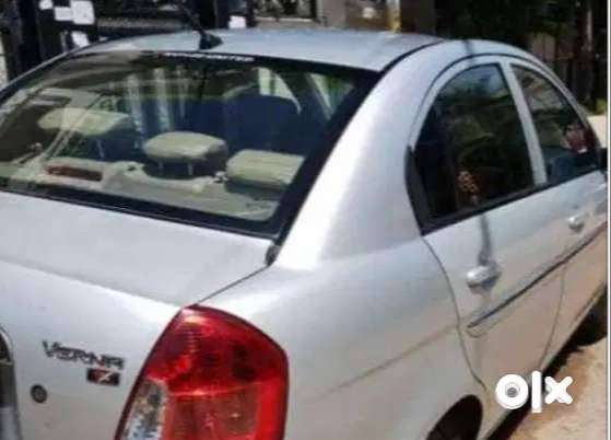 Hyundai-verna-top-end-luxury-car-good Condition