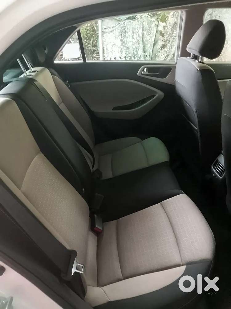 Hyundai I20 2015 Petrol Full Option 40000 Km Driven