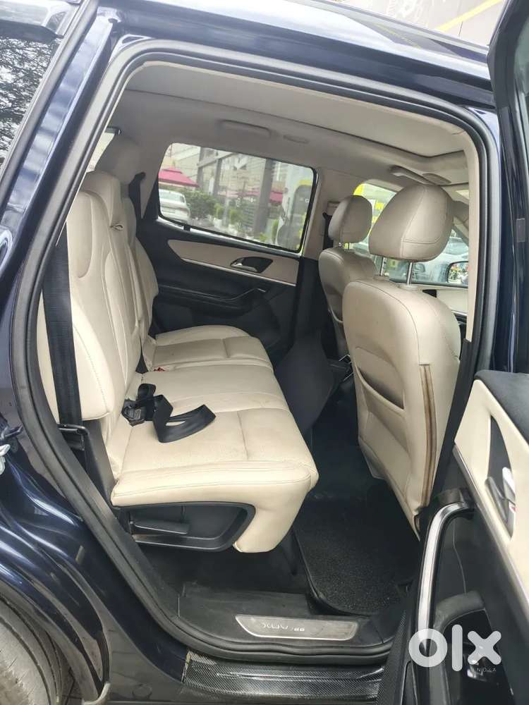 Mahindra Xuv700 2.2 Ax 7 Diesel At Luxury Pack Str Awd, 2022, Diesel