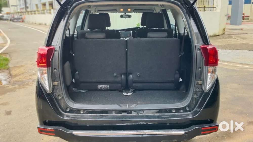 Toyota Innova Crysta [2020-ongoing] 2.4 Gx 7 Str, 2025, Diesel