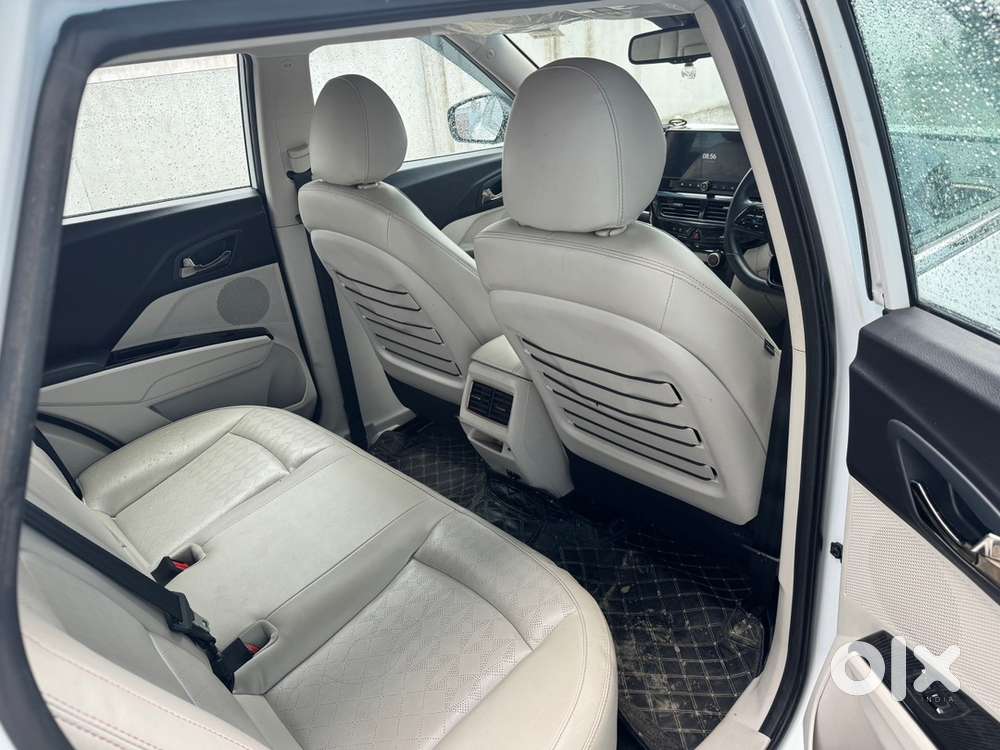 Mahindra Xuv400 Ev 2024 Electric Well Maintained