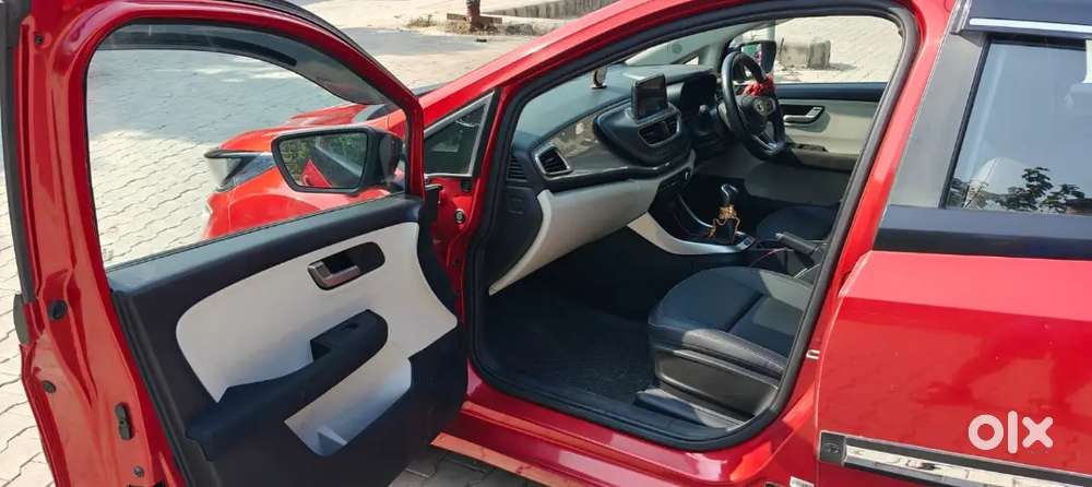 Tata Altroz Xz+ (s) Petrol Manual