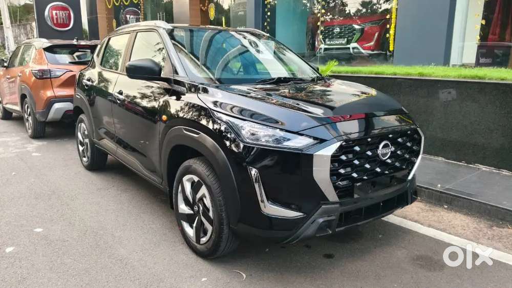 Nissan Magnite1.0 Visa Plus Black  2025 Petrol Well Maintained