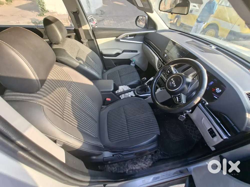 Kia Carens 2024 Petrol Well Maintained