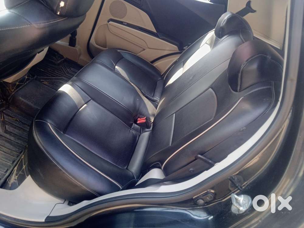 Mahindra Xuv300 2023 Diesel Well Maintained