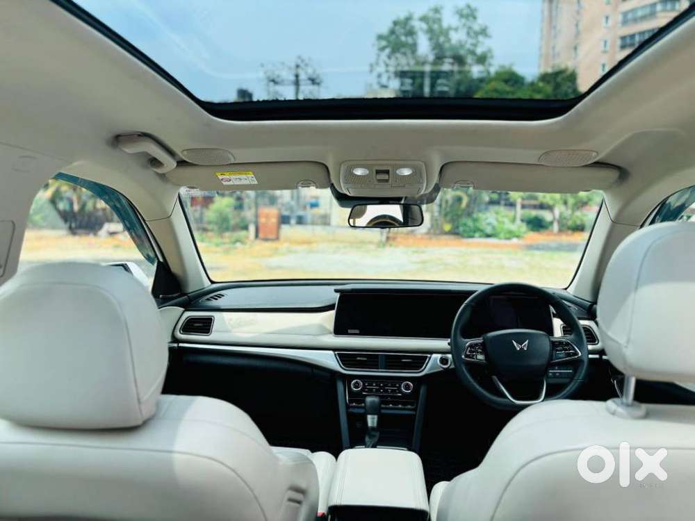 Mahindra Xuv700 2.2 Ax 7 Diesel At Luxury Pack Str Awd, 2025, Diesel