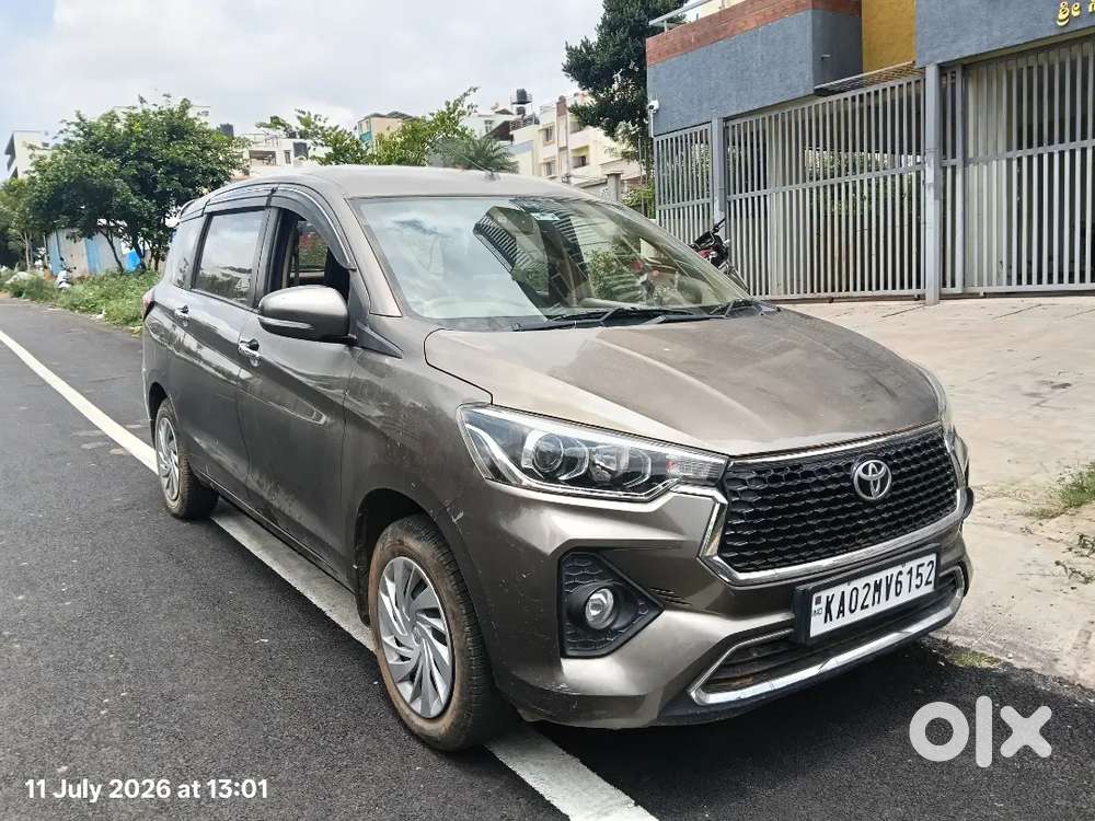Toyota Rumion (ertiga ) V  Cvt At 2024 Top End