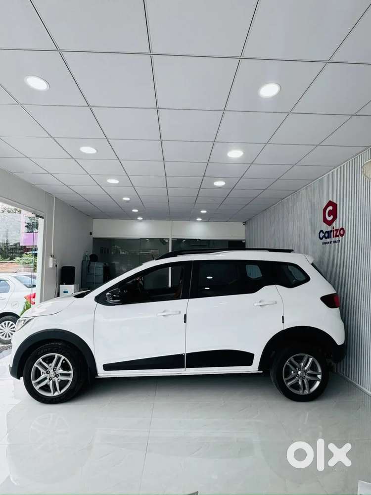 Renault Triber Rxz, 2022, Petrol