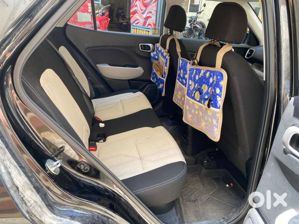 Hyundai Venue For Sale At 8.9lakhs (slightly Negotiable)